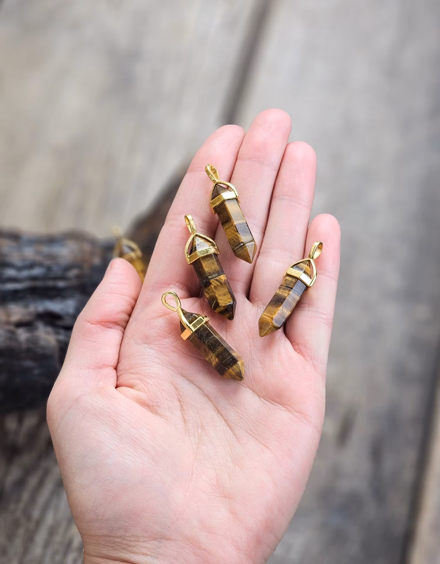 Tigeröga polerad spets, guldpläterat hänge