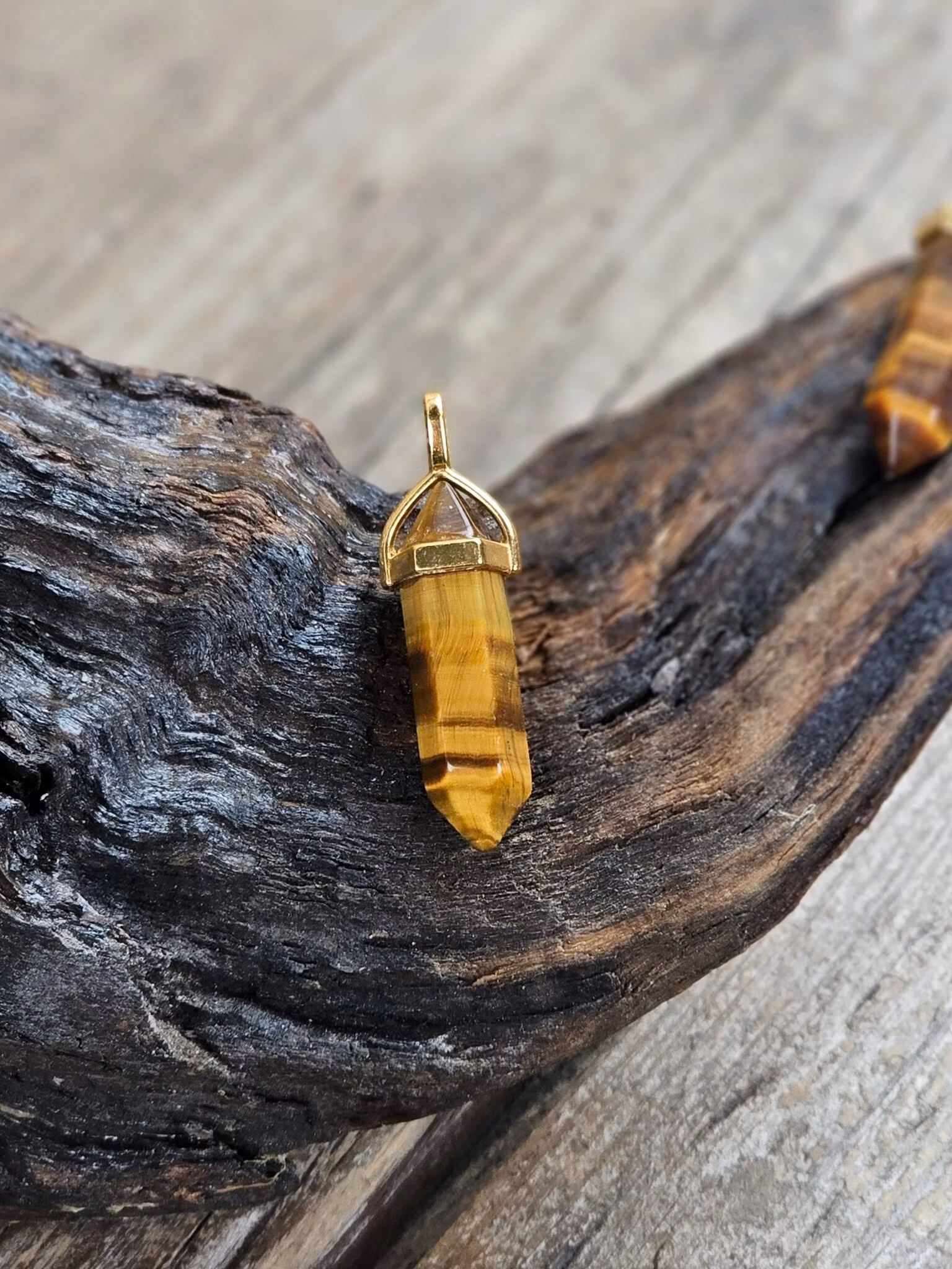 Tigeröga polerad spets, guldpläterat hänge