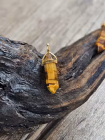 Tigeröga polerad spets, guldpläterat hänge