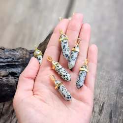 Dalmatinerjaspis polerad spets, guldpläterat hänge