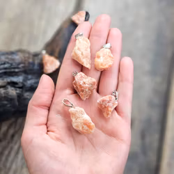 Orange Kalcit rå, silverpläterat hänge