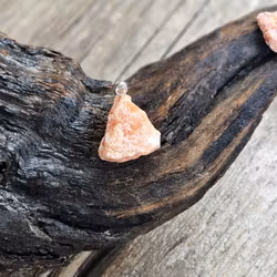 Orange Kalcit rå, silverpläterat hänge