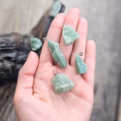 Grön Aventurin rå, silverpläterat hänge