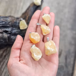 Gul Kalcit rå, silverpläterat hänge