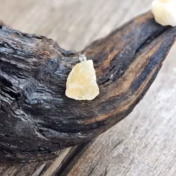 Gul Kalcit rå, silverpläterat hänge