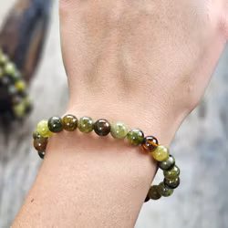 Grön Granat extra, armband 8mm runda pärlor