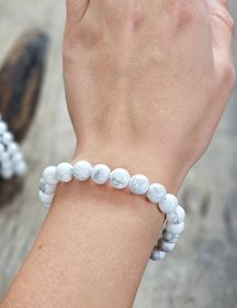 Howlit, armband 8mm runda pärlor