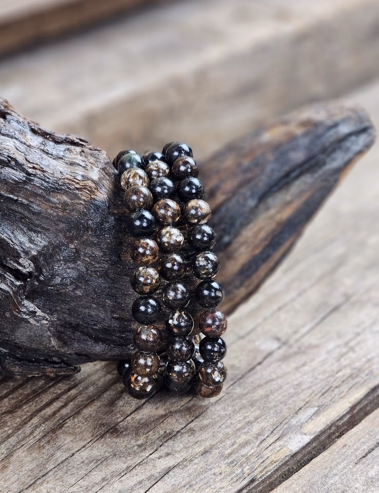 Biotit (Mica), armband 8mm runda pärlor