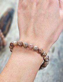 Månsten med skimmer, armband 8mm runda pärlor