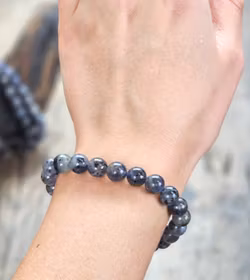 Iolit (Vattensafir), armband 8mm runda pärlor