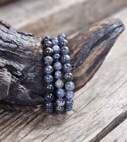 Iolit (Vattensafir), armband 8mm runda pärlor