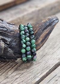 Zoisit med Rubin, armband 8mm runda pärlor