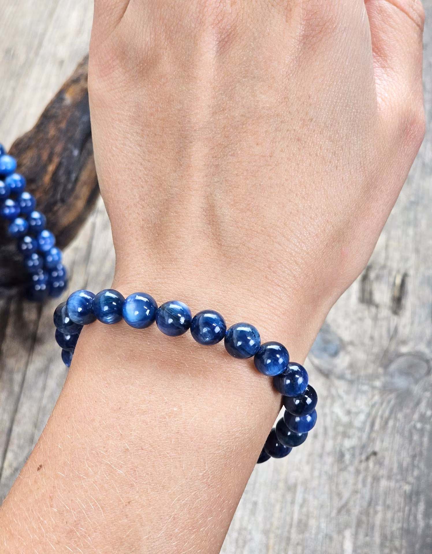 Kyanit extra, armband 8mm runda pärlor