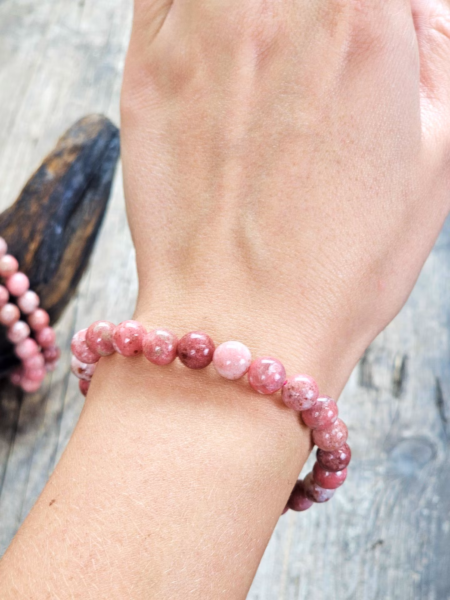 Thulit, armband 8mm runda pärlor