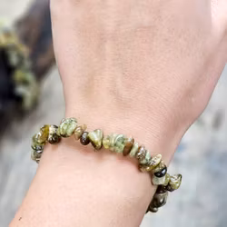 Grön Granat, chipsarmband