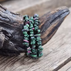 Zoisit med Rubin, chipsarmband