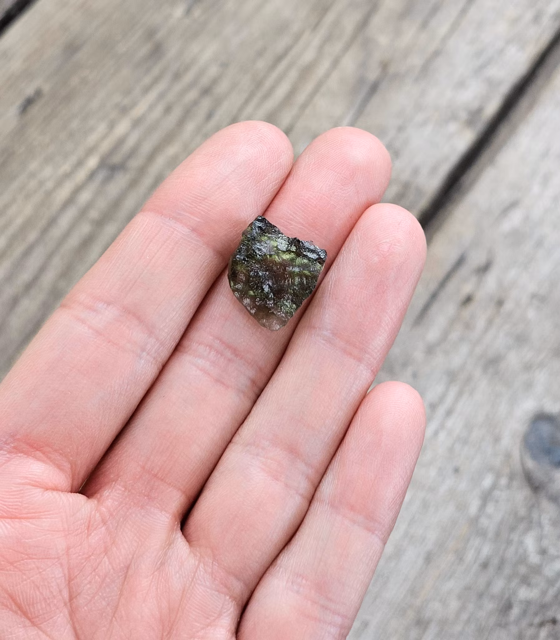 Moldavit, rå bit #12