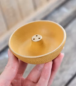 Iwachu trippel rökelsehållare, gjutjärn gul