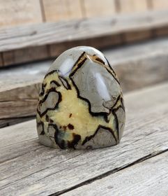 Septarian (Draksten), polerad kristall stående friform #28
