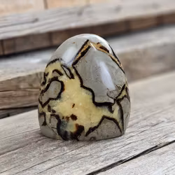 Septarian (Draksten), polerad kristall stående friform #28