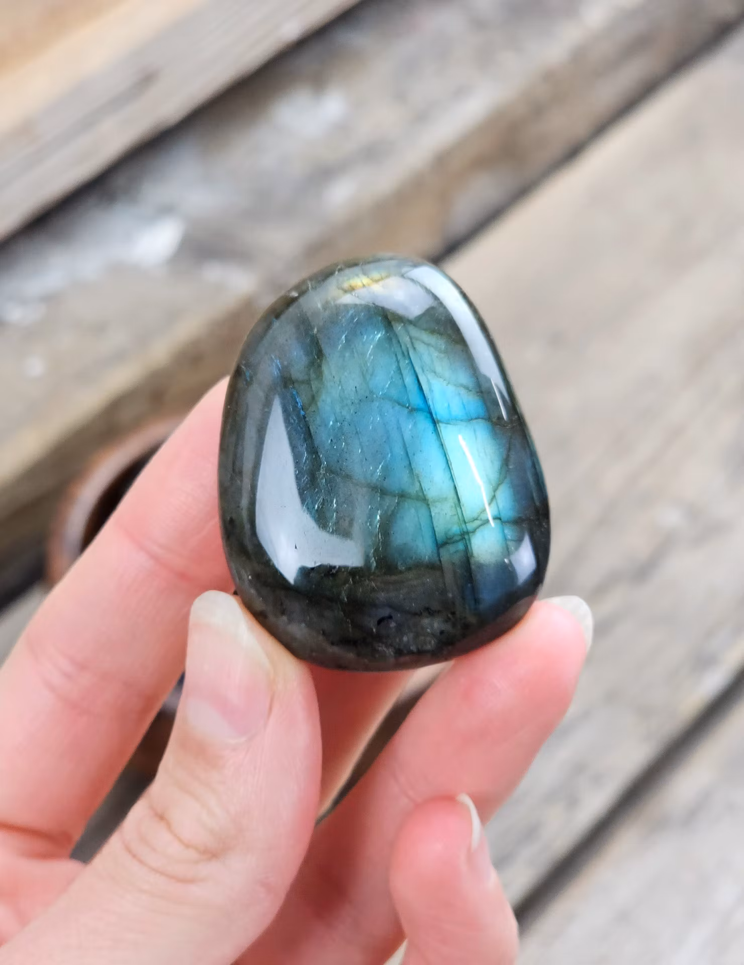 Labradorit, touchstone