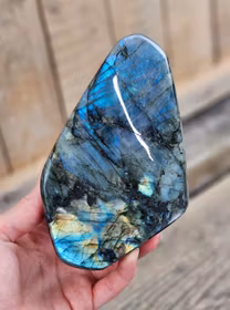Labradorit, polerad kristall stående friform #21