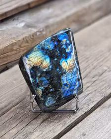 Labradorit, polerad kristall friform #23