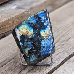 Labradorit, polerad kristall friform #23