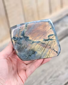 Sunset Labradorit, polerad kristall stående friform #3