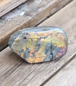 Sunset Labradorit, polerad kristall stående friform #12