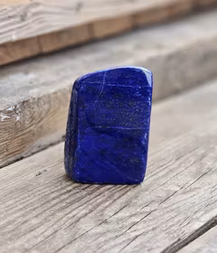 Lapis Lazuli, polerad kristall stående friform #1