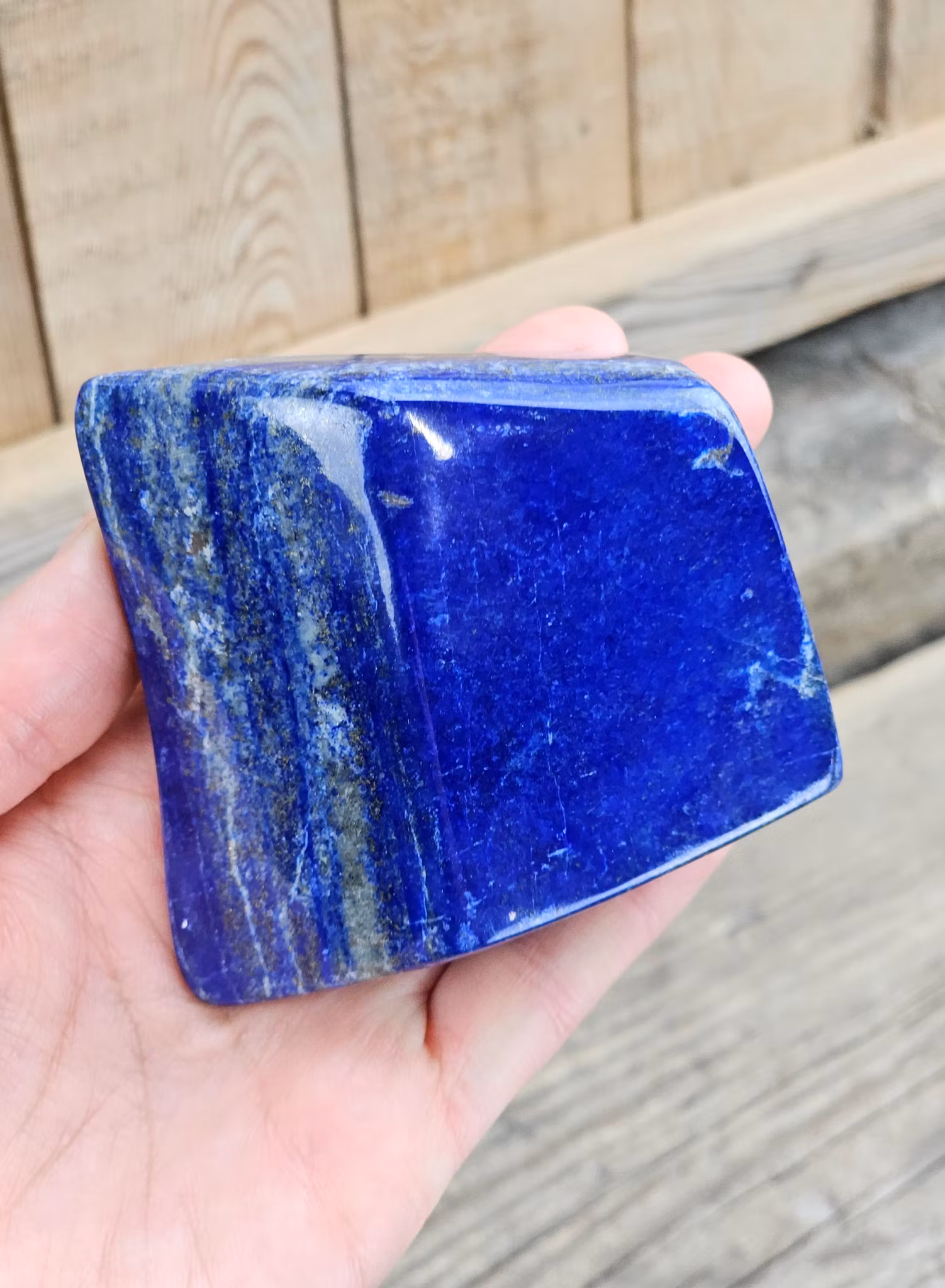 Lapis Lazuli, polerad kristall stående friform