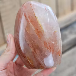 Hematoidkvarts (Röd Golden Healer), polerad kristall stående friform #3