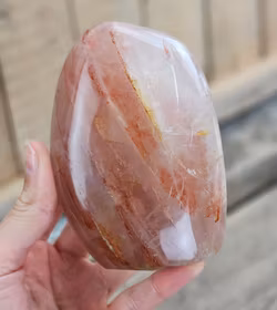 Hematoidkvarts (Röd Golden Healer), polerad kristall stående friform #3