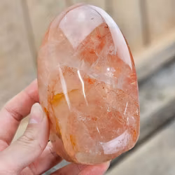 Hematoidkvarts (Röd Golden Healer), polerad kristall stående friform #4