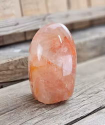 Hematoidkvarts (Röd Golden Healer), polerad kristall stående friform #4