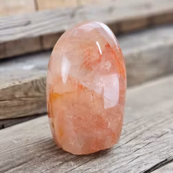 Hematoidkvarts (Röd Golden Healer), polerad kristall stående friform #4