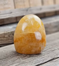 Golden Healer, polerad kristall stående friform #2