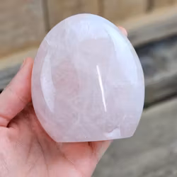 Rosenkvarts, polerad kristall stående friform #1