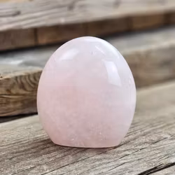 Rosenkvarts, polerad kristall stående friform #1