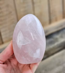 Rosenkvarts, polerad kristall stående friform #2