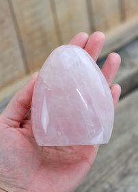 Rosenkvarts, polerad kristall stående friform #3