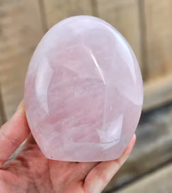 Rosenkvarts, polerad kristall stående friform #4
