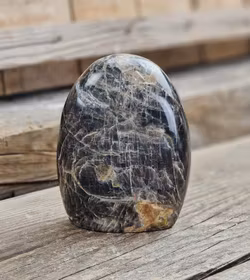 Svart Månsten, polerad kristall stående friform #4