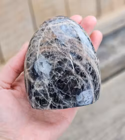 Svart Månsten, polerad kristall stående friform #5