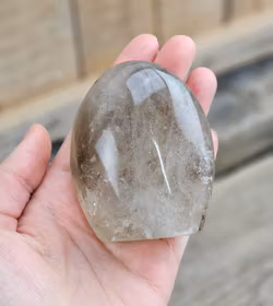 Rökkvarts, polerad kristall stående friform #7