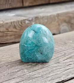 Amazonit, polerad kristall stående friform #5