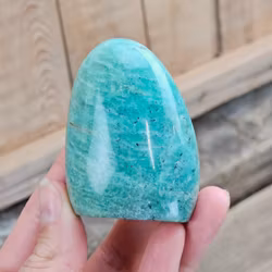 Amazonit, polerad kristall stående friform #7