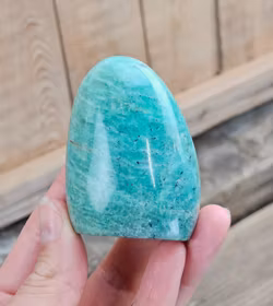 Amazonit, polerad kristall stående friform #7
