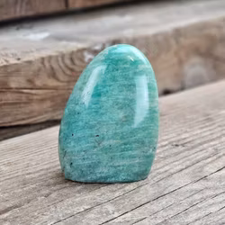 Amazonit, polerad kristall stående friform #7